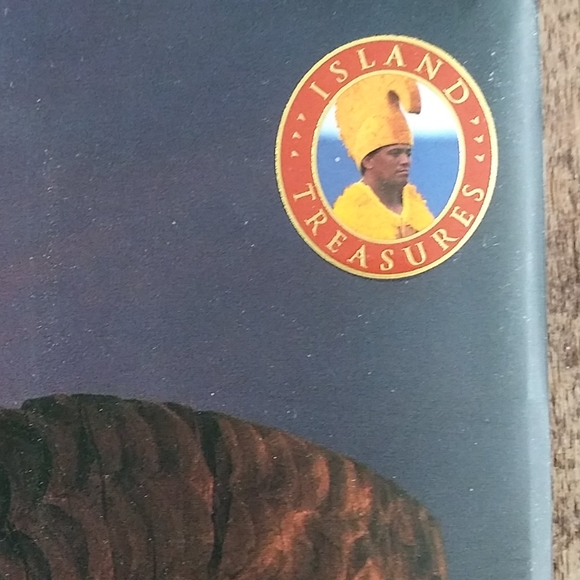 Land of Fire And Ice Coffee Table Book Large - Picture 3 of 7